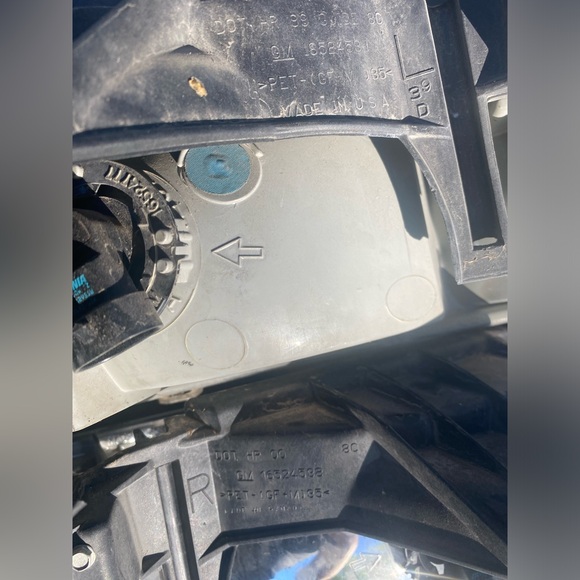 2005 Chevy Tahoe Pair Of Headlights Headlamp OEM GM 16524538 - Picture 5 of 6